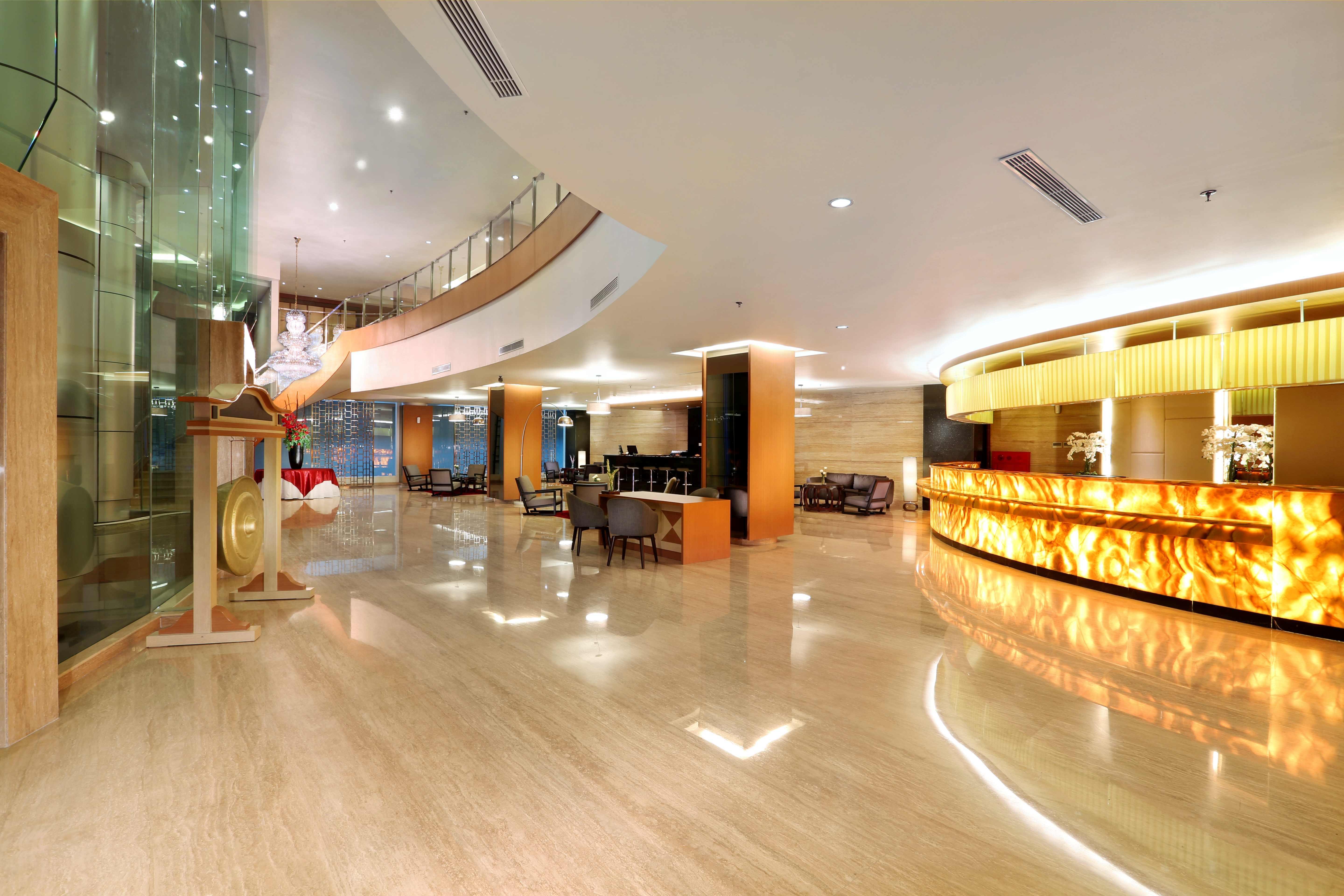Golden City Hotel And Convention Center - Chse Certified Semarang Exterior photo