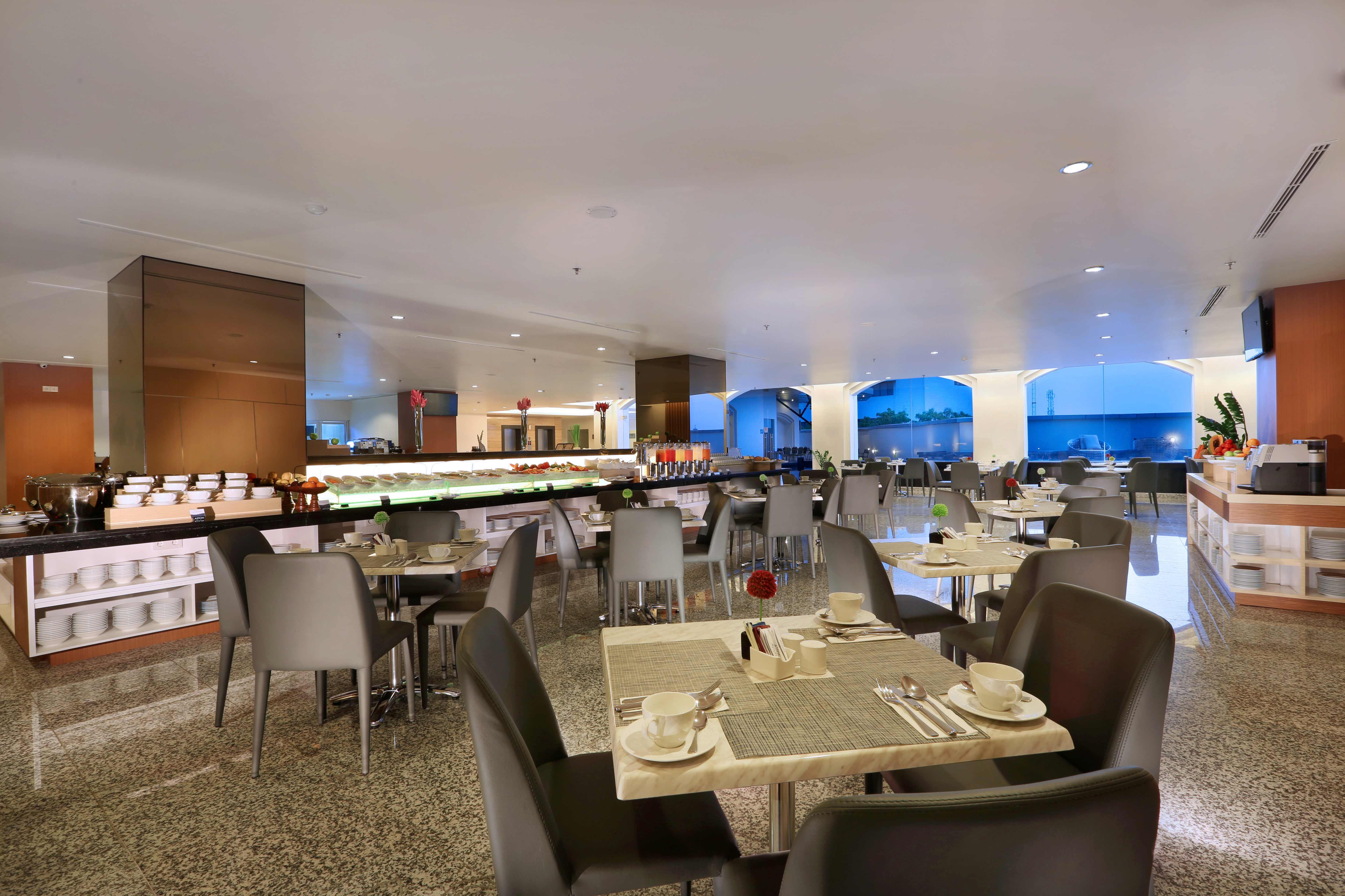 Golden City Hotel And Convention Center - Chse Certified Semarang Exterior photo