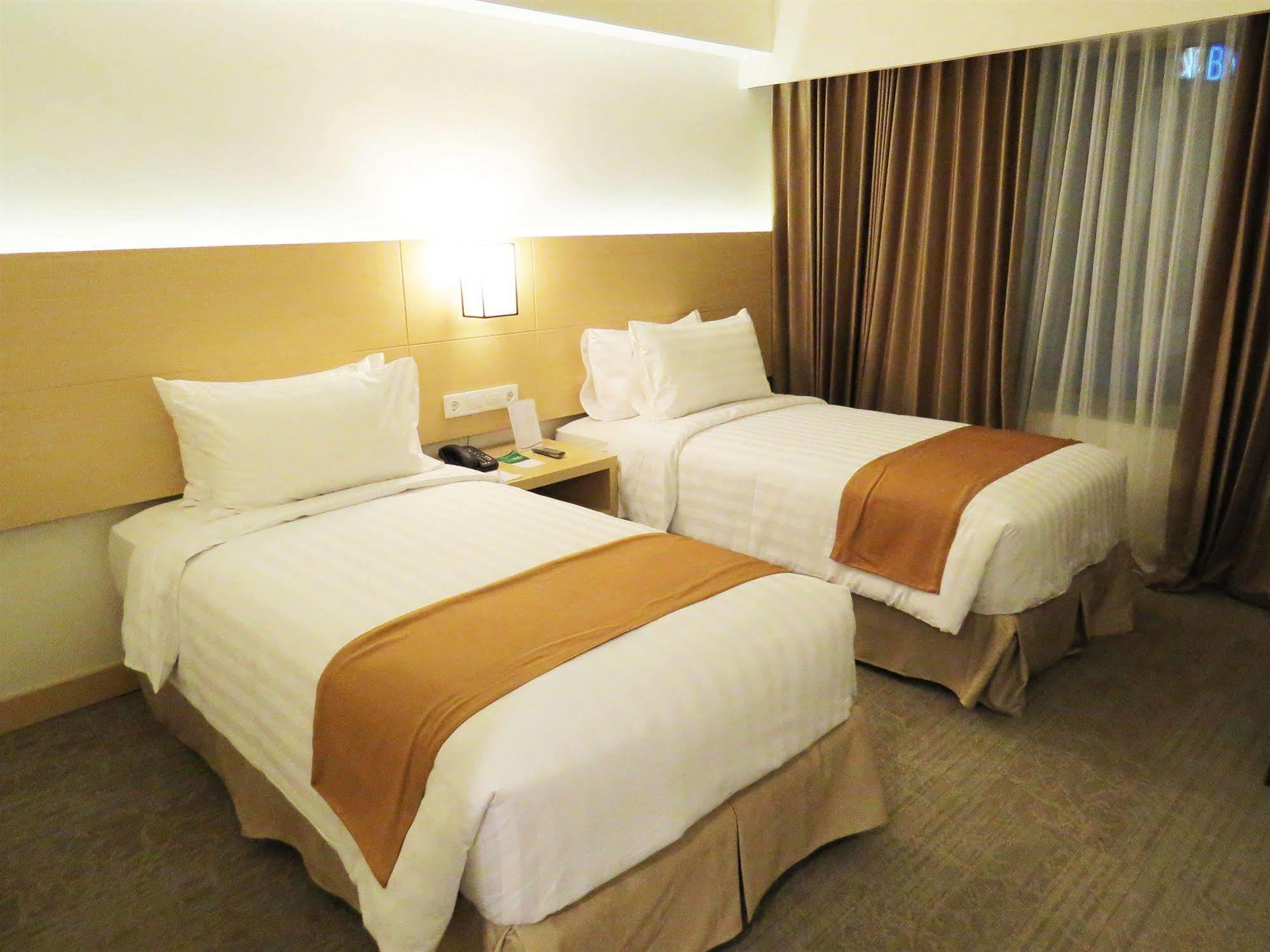 Golden City Hotel And Convention Center - Chse Certified Semarang Exterior photo